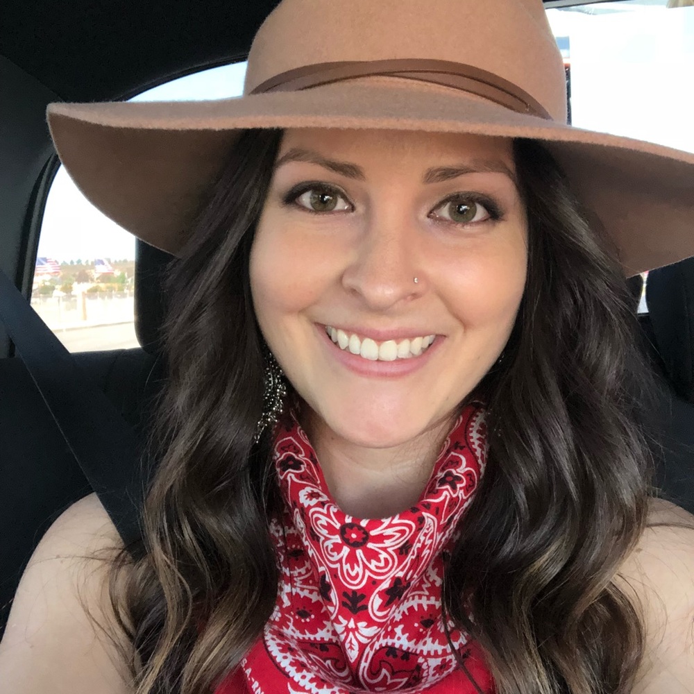 Meet your Posher, Danielle